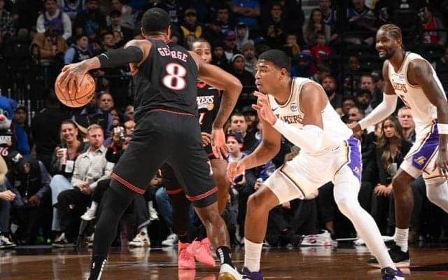 レイカーズがシクサーズに競り勝つ…復帰したドンチッチが“トリプルダブル”の活躍、八村塁は17得点