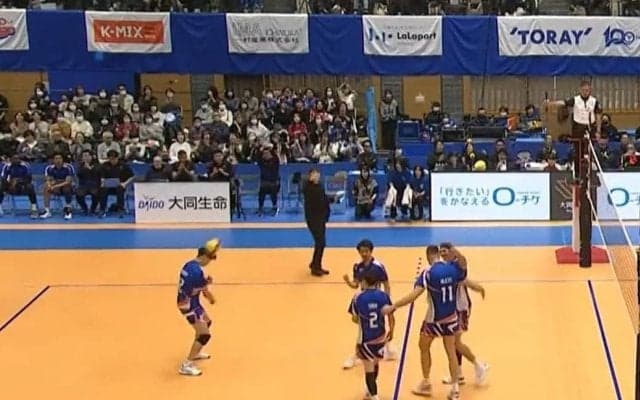 「申し訳ないけど…」男子バレー、本人とファンびっくりの“珍事”発生 歓喜のダンス中に突如ボールが