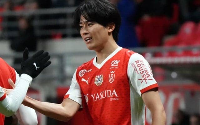 ｢キラキラすぎてる｣絶好調の中村敬斗がカメラ目線で“愛されスマイル”｢マジでカッコ良すぎる!!｣｢最高すぎる動画ありがとう｣