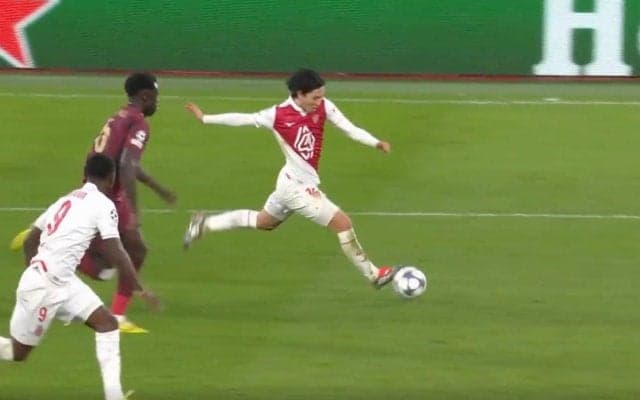 天才かよ！ 南野拓実が「エグすぎる」右足で“完璧トラップ”→スピード落とさず左足で“精密パス”…ファン熱狂「キレキレだなw」