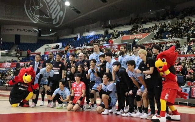 サントリーがホームゲームで「春の高校バレー」をフィーチャー