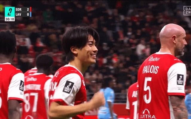 「今季ベストゴールだ」中村敬斗の“衝撃ドライブシュート”に海外ファン熱狂！「リーグドゥ最高の選手」「マルセイユは獲得すべき」