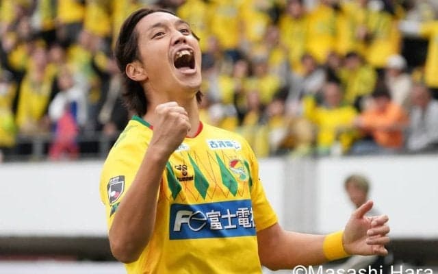 ｢ドイツ版札幌ドーム草｣原口元気らの古巣スタジアムでJリーグ既視感の落下事故！｢アンデルソン・ロペス選手や呉屋大翔選手だけではないんですね」