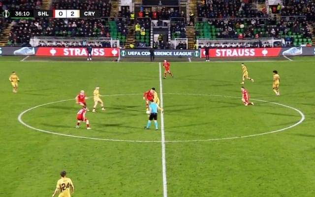 「ほぼノールック」鎌田大地、密集突破のラストパス！「よく出したな」「素晴らしいな」ゴラッソをアシストした瞬間