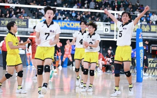 監督急逝の鎮西高、Vリーグ三重に逆転勝ちで春高に「自信」　バレー全日本選手権