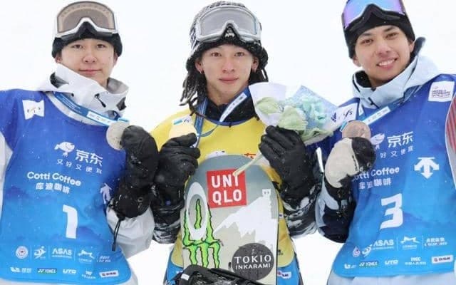 平野歩夢が金　男子HPで表彰台独占　写真で見る中国･スノボW杯