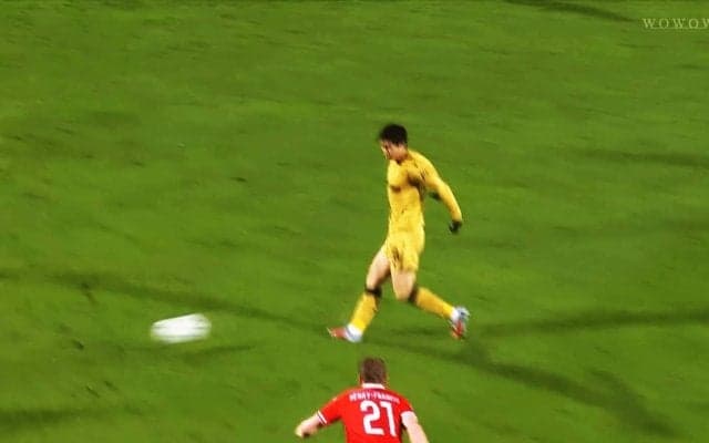 「天才だ」鎌田大地が“美しすぎるダイレクトパス”でプレアシスト！「まさにピンポイント」「格が違う」現地実況＆ファンが大絶賛