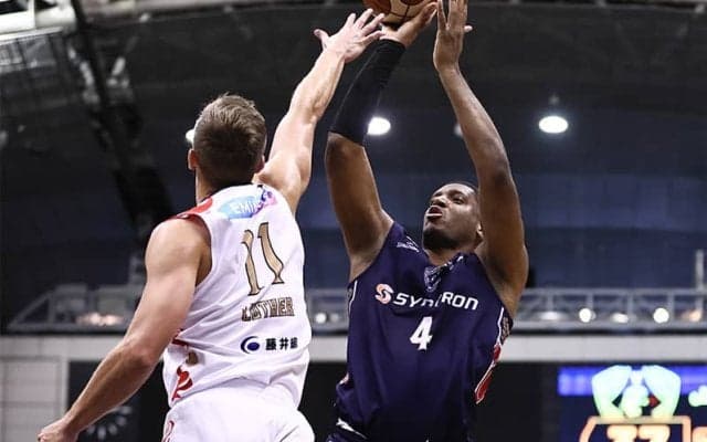 ホームの横浜BCが大阪を接戦の末に撃破…B1通算7000得点達成の安藤がV引き寄せる3P