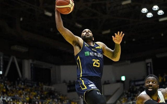 D.J・ニュービルがゲームハイ35得点と躍動…東地区首位の宇都宮が三遠との接戦を制す