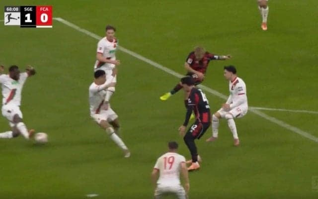 何してんの…！？ 堂安律が「最近ヤバい」1人で“組織を破壊”→カットイン弾で“衝撃ゴラッソ”！今季4ゴール目に「エグすぎだろ」「これが日本の10番」