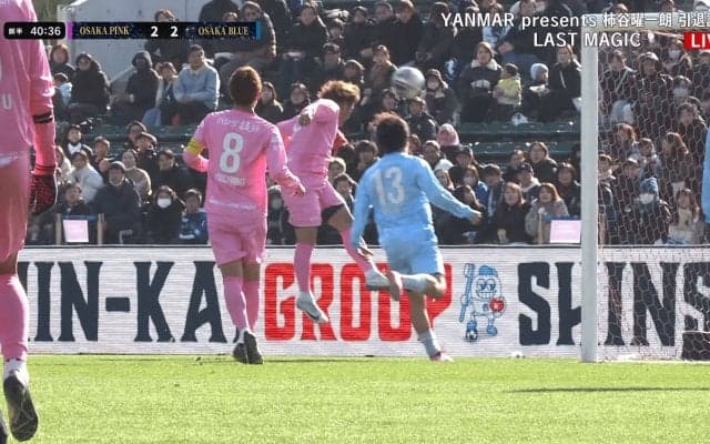 「なんでやねん！」大久保嘉人＆柿谷曜一朗の“新喜劇風シンクロずっこけ”にファン爆笑「大阪すぎるって」「それ外す！？」