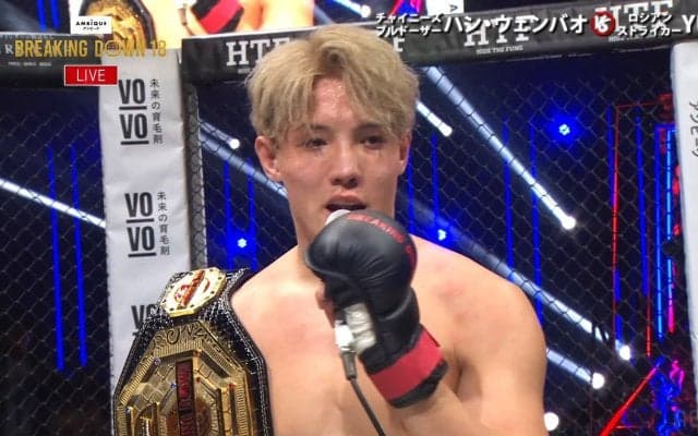 「これ、誰？」「普通に間違えたわ」BD最強戦士、入場シーンでファン困惑 “そっくりすぎる”イケメン弟に反響続々