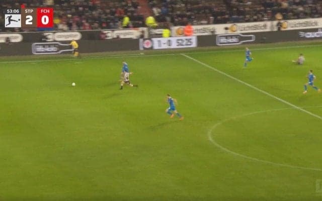 スタジアム騒然！藤田譲瑠チマ、自陣から一撃必殺“超ロングスルーパス”「素晴らしい」「最高のラストパス」追加点を呼び込む“神アシスト”