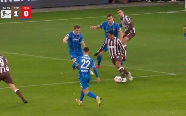 もうワケわからん！藤田譲瑠チマ、3人を騙す“技ありアシスト”「上手すぎる」相手DF陣が混乱…反転＆アウトサイドパスにファン大興奮