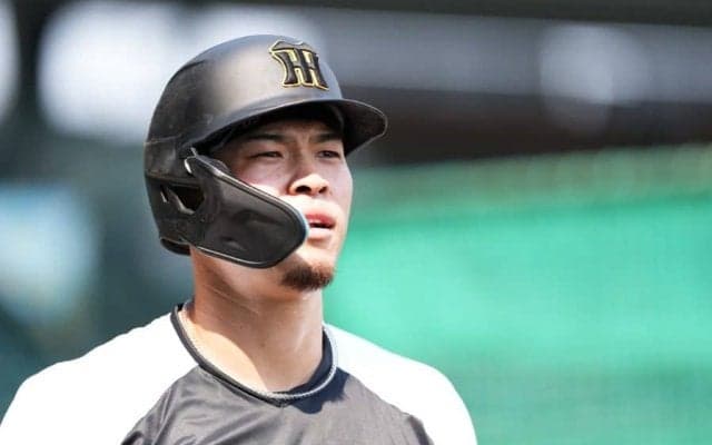 佐藤輝明の投稿に突如登場「一緒に自主トレやったの!?」　ド軍V戦士にネット騒然