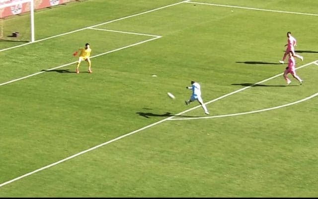 “黄金の左”を炸裂！本田圭佑が「ガチすぎる」「まったく遠慮なし笑」主役・柿谷曜一朗も驚愕のダイレクトボレー「威力がすごい」