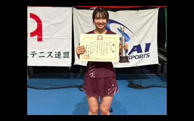  津田梨央 インカレ室内で単複2冠 