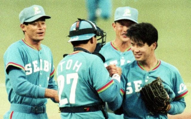 潮崎哲也が憧れの鹿取義隆から学んだ「適当でいい」という名の強さ　「困ったら真ん中低めでいいんだよ」