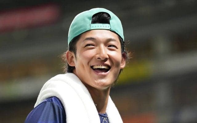 漂う大人の色気「イケメンすぎて無理」　前髪さらり…剛腕の“激変”が「反則です」