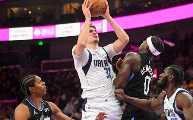 クーパー・フラッグが“18歳最多”を更新する42得点の大暴れ…NBA史上4人目の快挙も達成