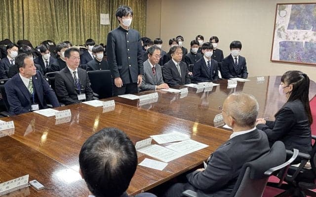 春高バレー、神奈川代表4校の選手らが県教育長に出場報告　「感謝忘れず全力で戦う」