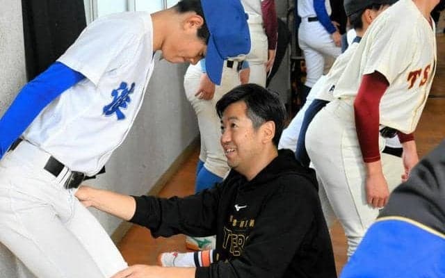 阪神トレーナーも参加　ひじのけが発見・予防へ兵庫県高野連が検診