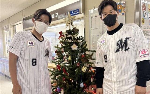 ロッテ中村奨吾、こども病院を訪問「試合に出て元気を届けたい」　今江氏とともに寄付も