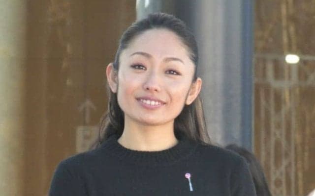 「なんちゅうスタイル」フィギュア元世界女王の大胆黒ドレス姿に熱視線　出産から12年「本当良く似合う」「ミキティ可愛い」