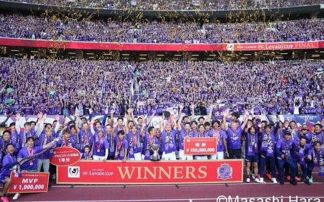 胸に輝く星5つ｢今度のデザインはカッコいい｣ルヴァン杯VのJ1広島が新ユニ公開！｢マーブル紫がエレガント｣｢半年だけ着用ってのが勿体ない｣｢ここ数年で1番好き｣