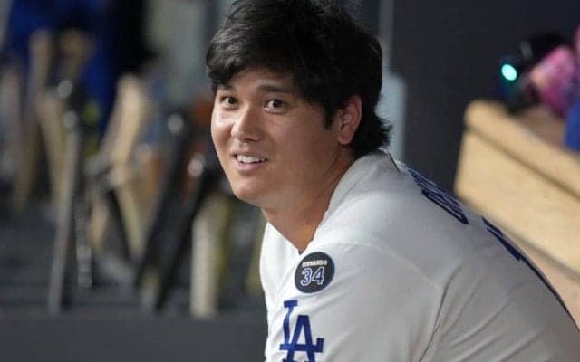 大谷翔平のサイン入りカード、4億6700万円で落札　世界で1枚…光り輝く金色パッチ