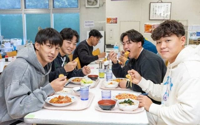 【PR】混戦模様の大学選手権、優勝のカギは？早稲田・明治の食堂に潜入