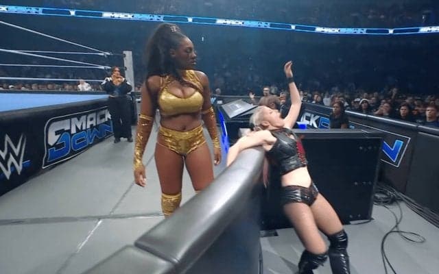 「大きさが違いすぎる」次世代スター巨漢女子が“年齢不詳”美女レスラーを蹂躙…圧倒的体格差にファン同情