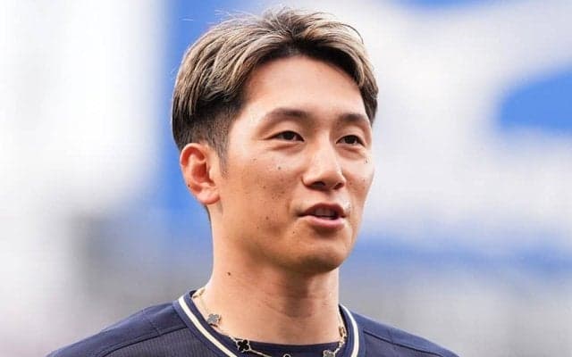 大人の色気漂う31歳が「たまらん！」　爽やかスーツ姿で突然…“ギャップ”に虜「可愛すぎる」