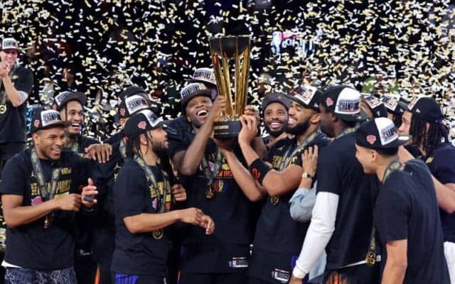 カーメロ・アンソニー、古巣ニックスのNBAカップ優勝を賞賛「バナーを掲げるべき」