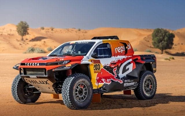 TGR W2RCが2026年ダカールに投入する新型マシン「トヨタDKR GRハイラックス」を公開