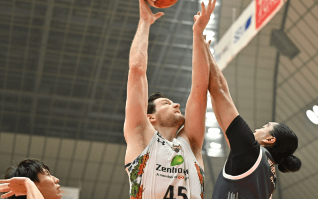 琉球が富山の猛追を振り切り接戦を制す…ジャック・クーリーが25得点19リバウンドの活躍