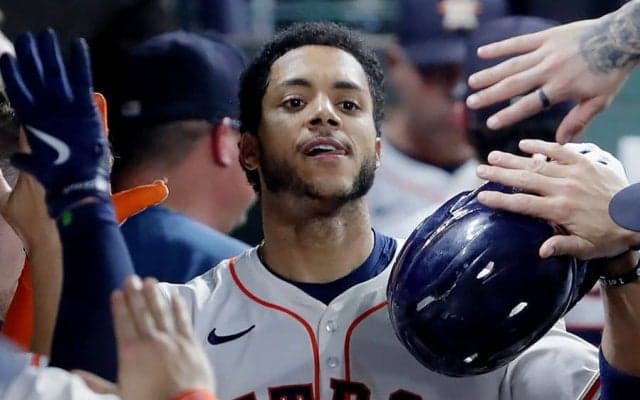 球宴スターが射止めた“美女アスリート”　浜辺でキス…結ばれた2人に祝福殺到「可愛い～」