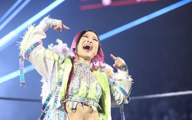 「日本が誇るスター」人気日本人女子レスラーと“平成の歌姫”異色２ショットに反響「楽しそうで何より」