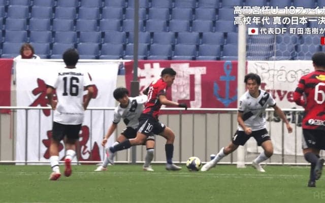 「完全に騙した！」鹿島ユース10番の“２人翻弄キックフェイント”にネット騒然「何だあの落ち着き…」「マジで高２？」平島大悟がゴラッソで３冠貢献