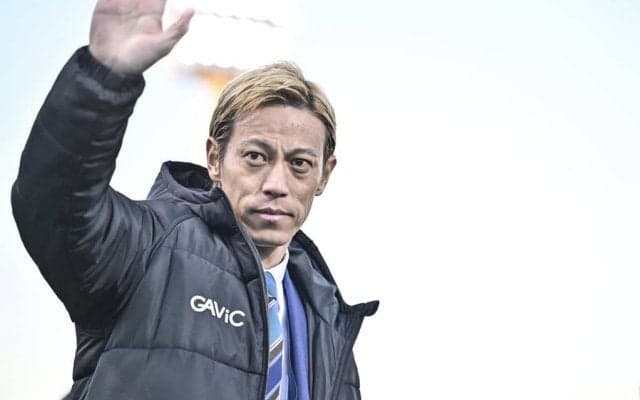 ｢本田エグくて草｣本田圭佑→｢ルーレット上手いな｣香川真司の｢エモすぎる｣ホットライン弾にファン大興奮！ 柏木陽介氏の引退試合“ガチ勝負”で見事な連係から先制ゴール！