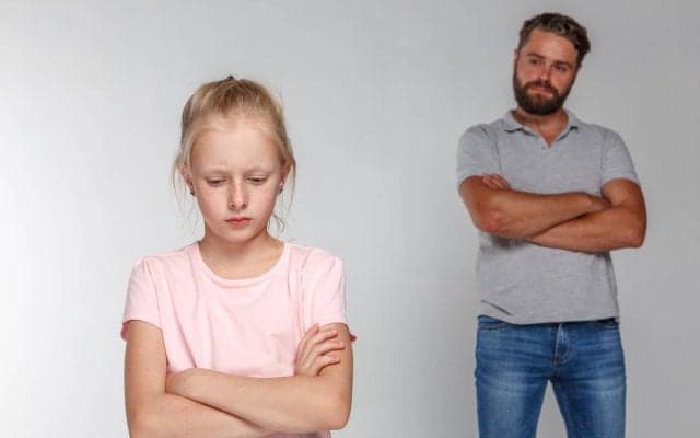 心理学で見る「父親からの愛情不足」が大人に与える影響とは？男女別に読み解く