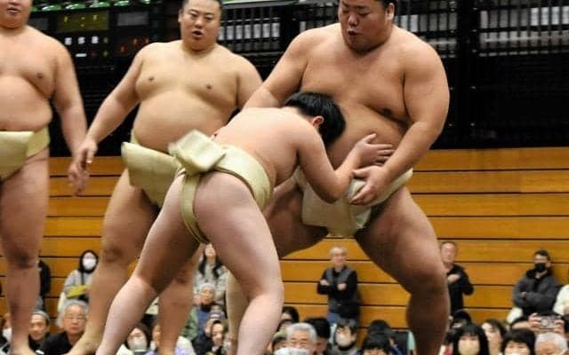 大栄翔に地元大歓声　大相撲「新座場所」