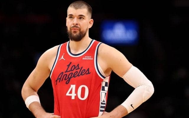 クリッパーズ不動の先発センター、イビツァ・ズバッツが左足首捻挫で数週間の欠場へ