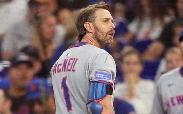 口聞かぬ主力…また消えた“タイトルホルダー”　金満球団に嘆き節「史上最悪のチーム解体」