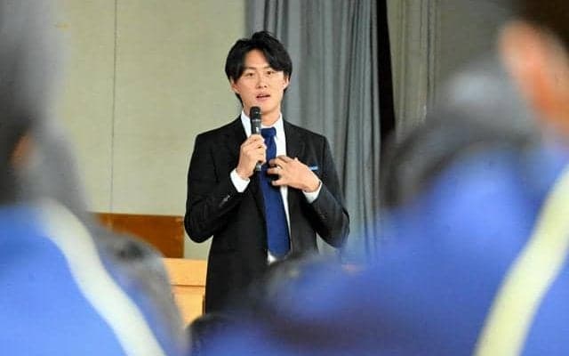 「本当の努力」が生んだボレーシュート　李忠成さんが母校で語った