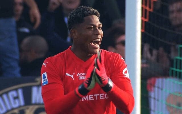 「さすがに可愛すぎる」鈴木彩艶の“雑なサンタ姿”にネット騒然！「ザイオンファン悶絶」「ジワる」