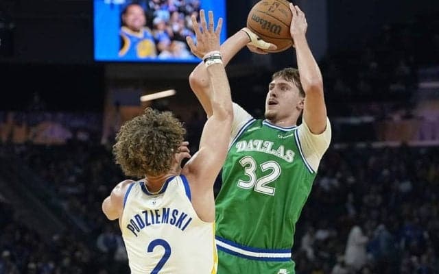 初のクリスマスゲームに臨んだ新人クーパー・フラッグが史上最年少で快記録