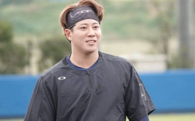 白ドレスの妻が「美しいぃぃ」　オリ23歳と顔寄せ合い…激アツ抱擁に「私までニヤニヤ」