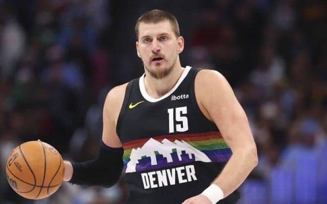 延長だけで圧巻の18得点…ニコラ・ヨキッチがクリスマスゲームで50得点超えのトリプルダブル