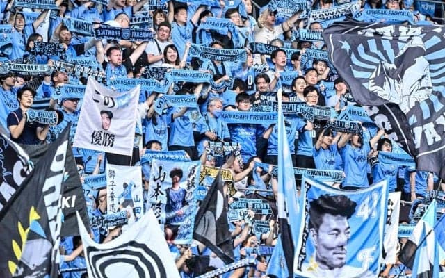 ｢やっぱり選手が着るとカッコよく見える｣J1川崎の2026新ユニフォーム”特別ムービー“公開で購買欲アップ!? 現役4選手着用で｢この4人は残留ってことでよろしい？ ｣